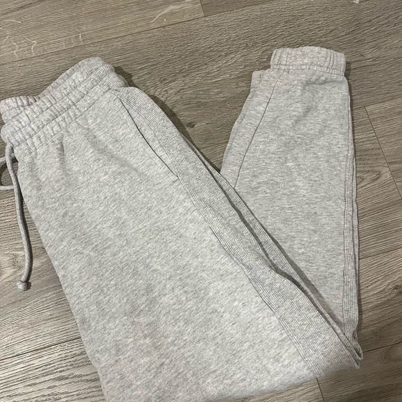 Aritzia grey TNA sweat pants xxs - Picture 5 of 5
